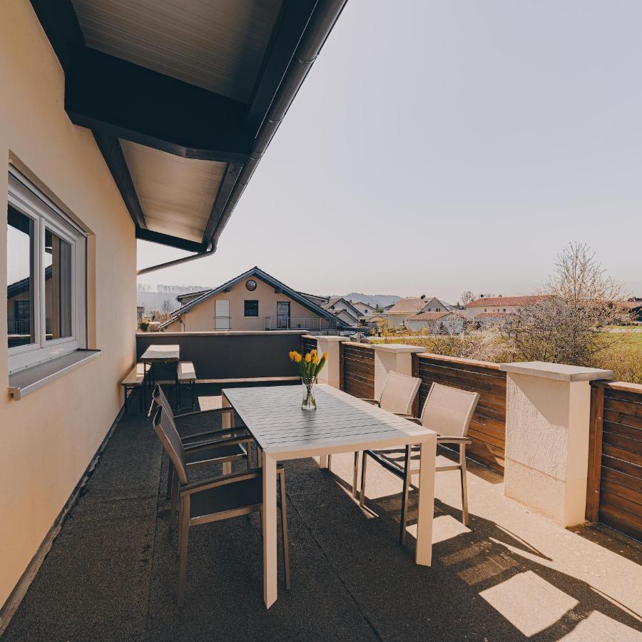 Grosse Ferienwohnung Mit Balkon Und Perfekter Lage Eggenthal Екстериор снимка